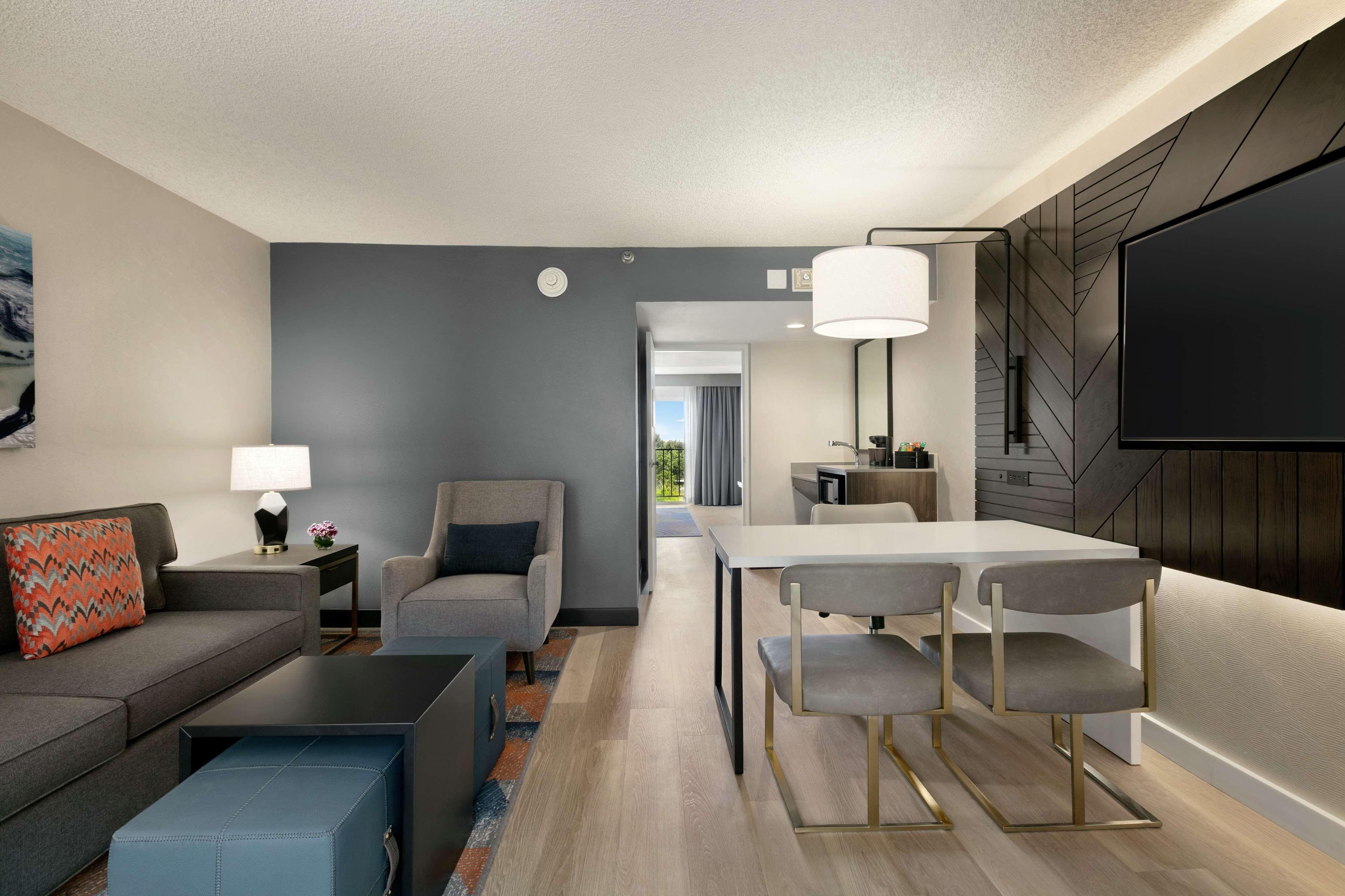 Embassy Suites By Hilton Los Angeles Downey Εξωτερικό φωτογραφία