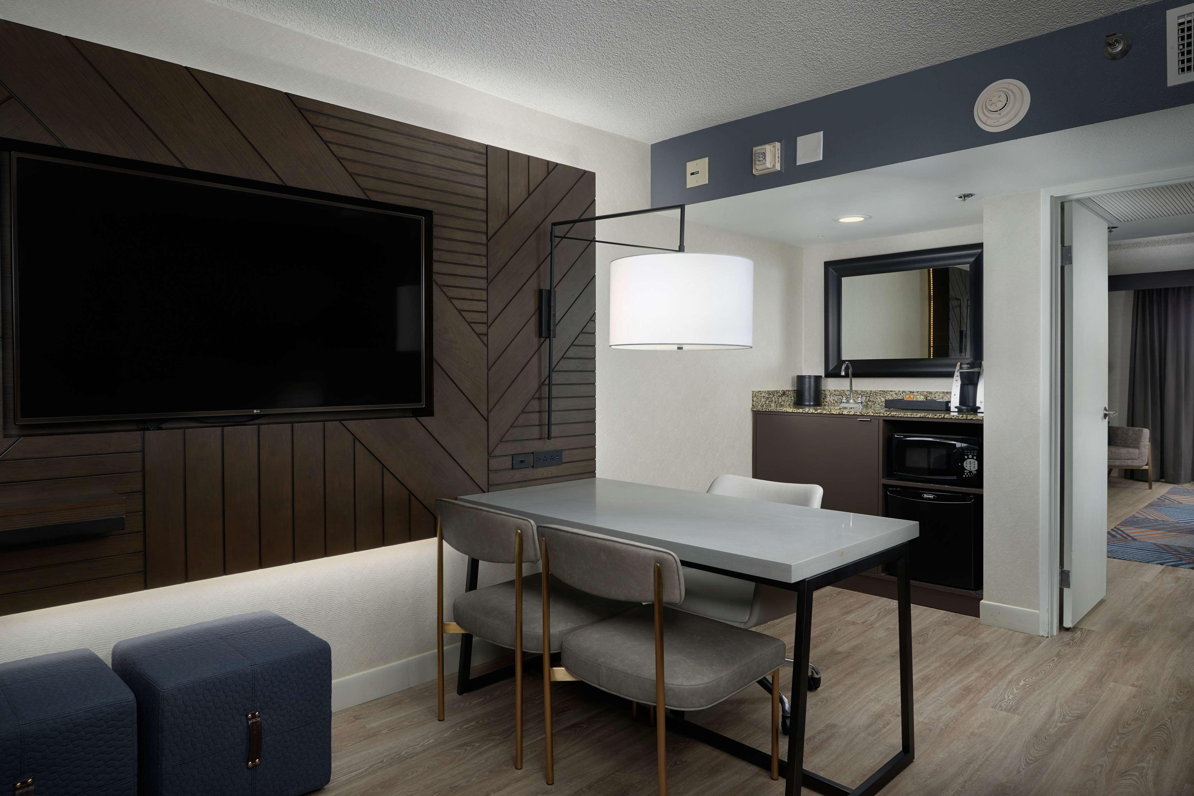 Embassy Suites By Hilton Los Angeles Downey Εξωτερικό φωτογραφία