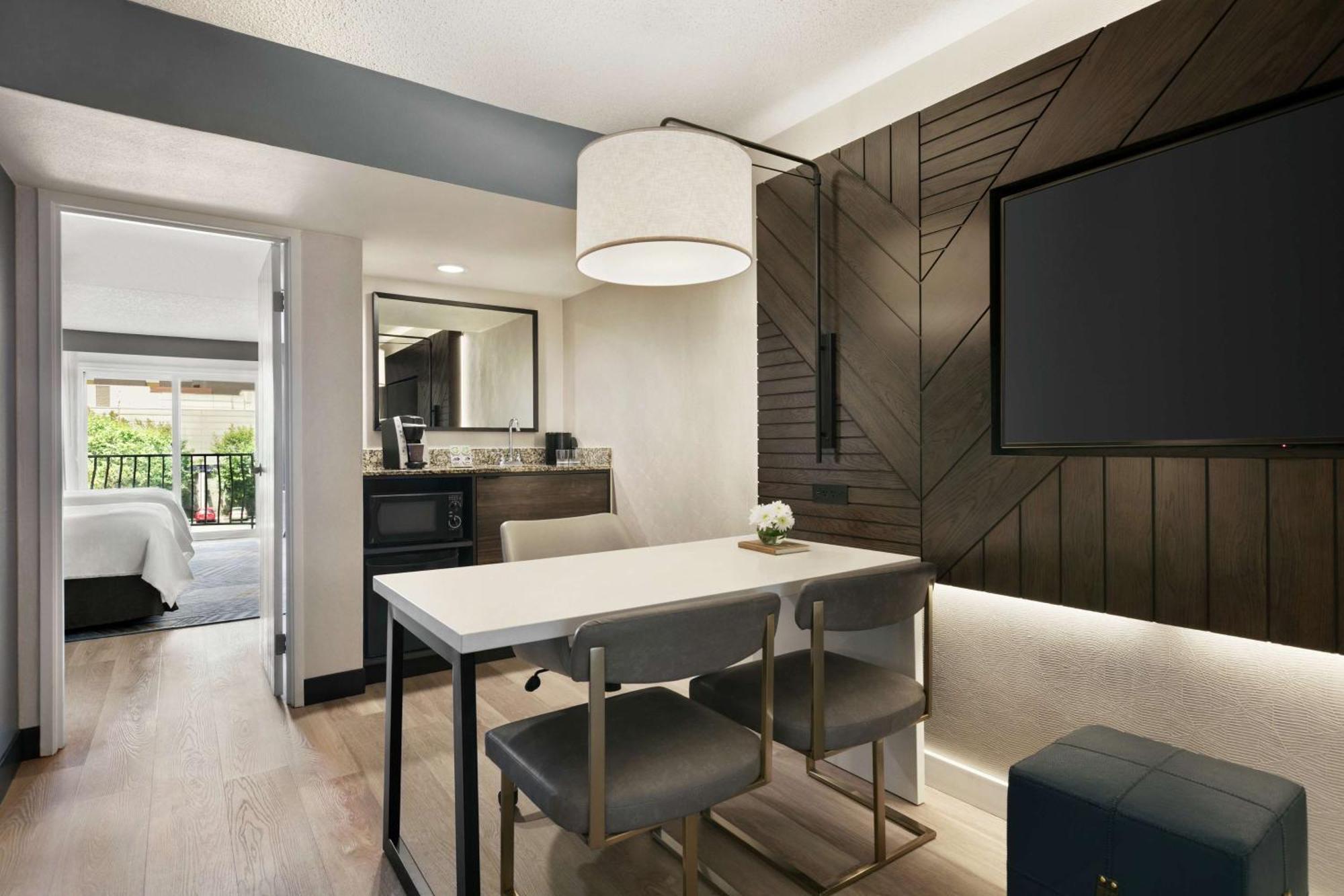 Embassy Suites By Hilton Los Angeles Downey Εξωτερικό φωτογραφία