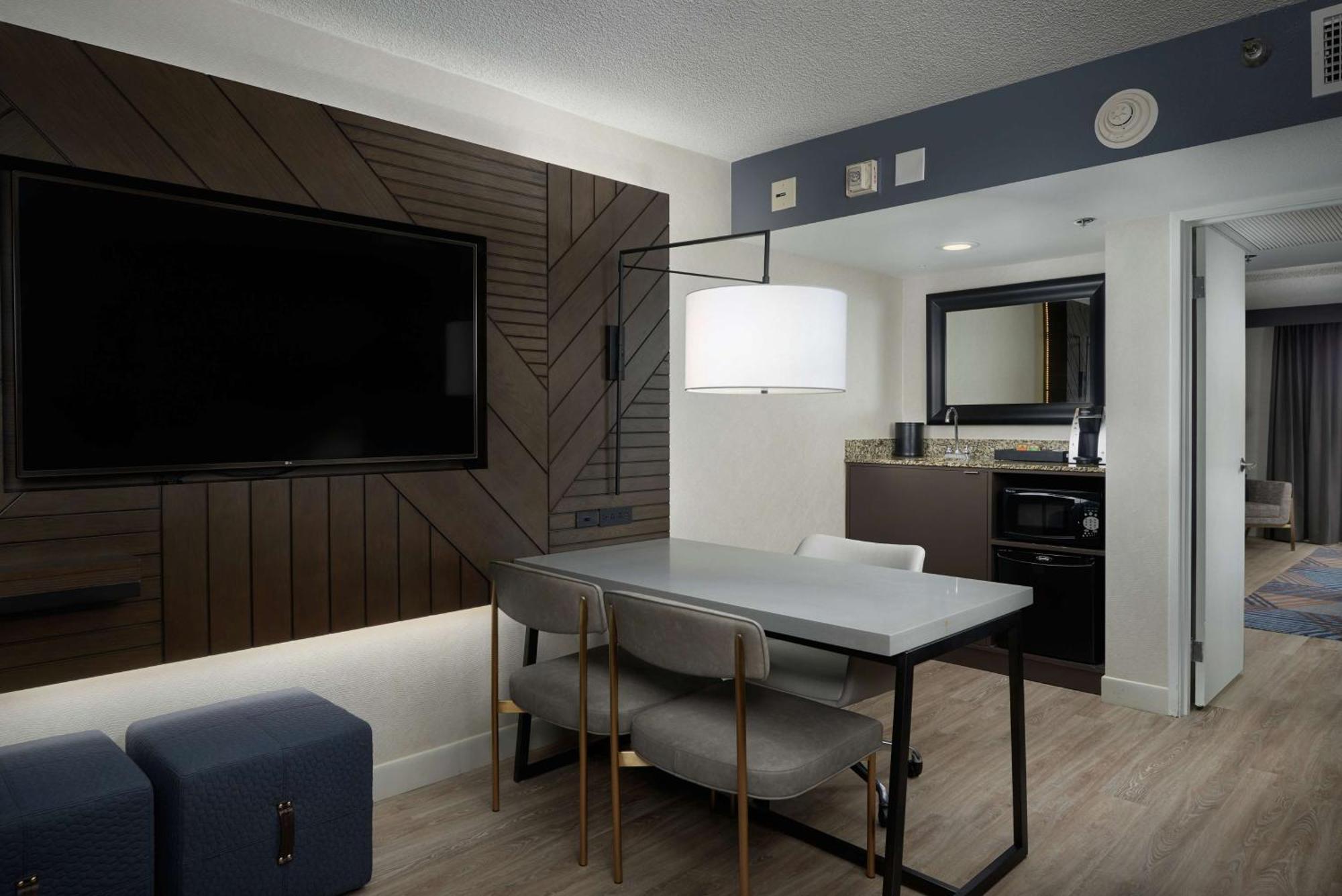 Embassy Suites By Hilton Los Angeles Downey Εξωτερικό φωτογραφία