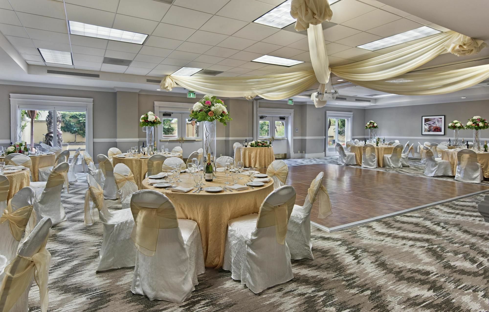 Embassy Suites By Hilton Los Angeles Downey Εξωτερικό φωτογραφία